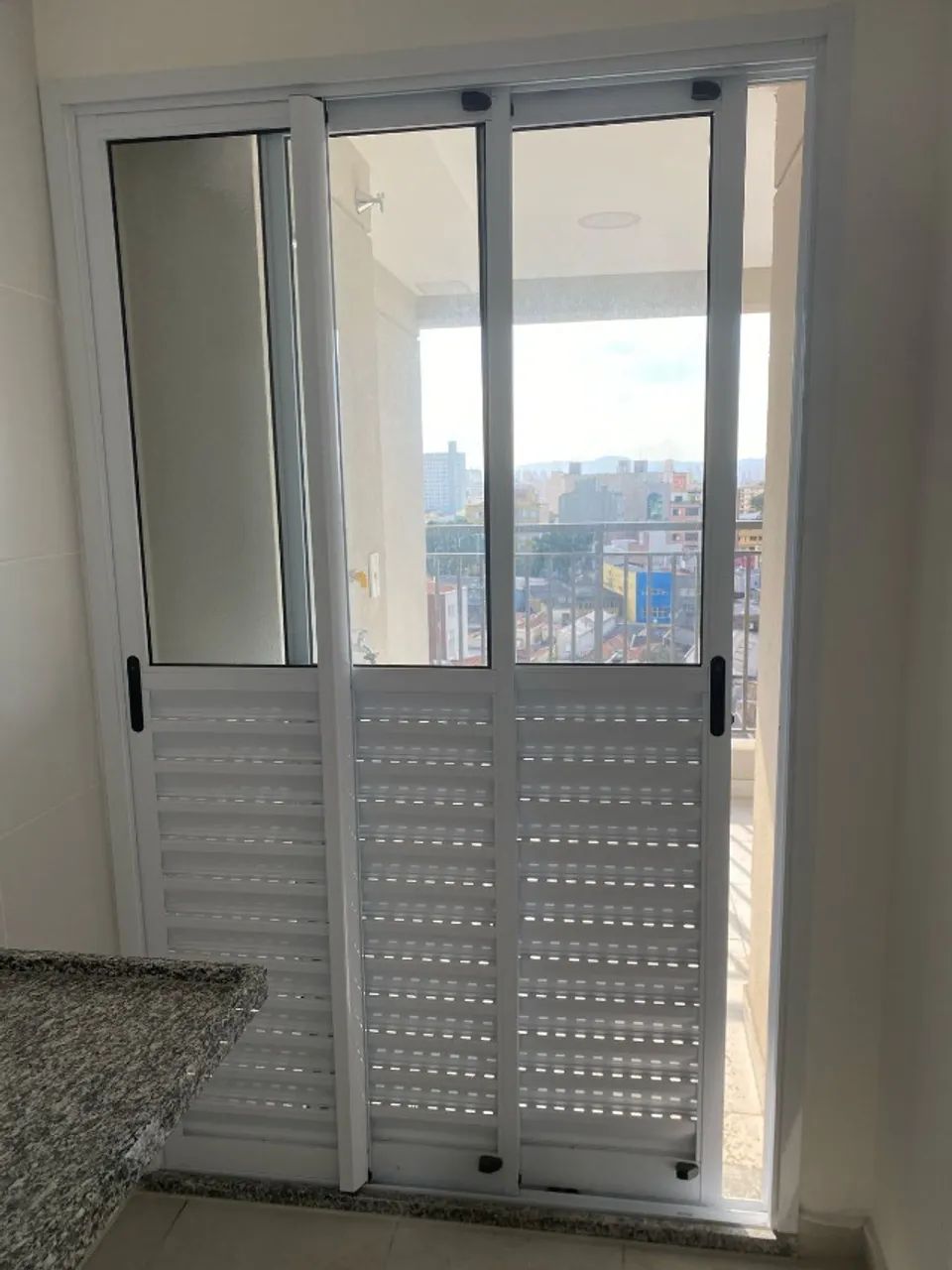 Porta de vidro e alumínio para cozinha e varanda Alumasa