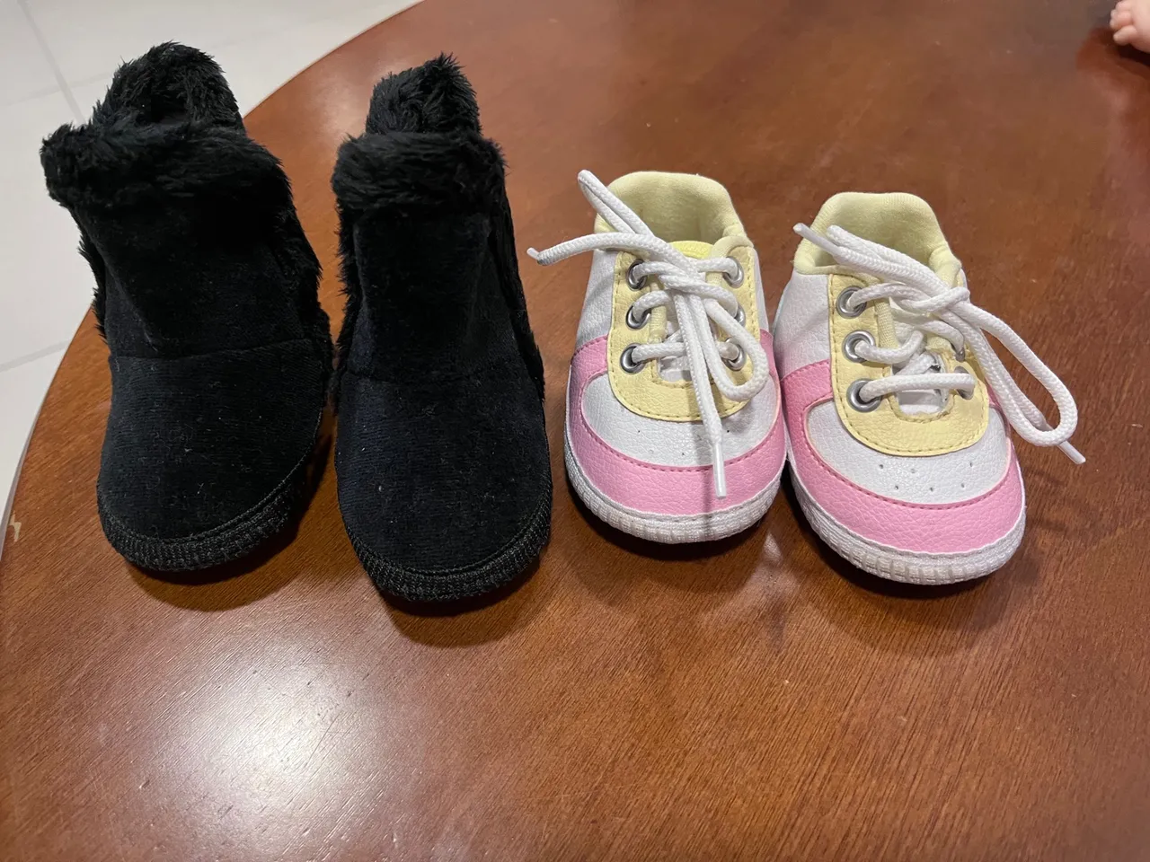 Sapatos de Bebê: Botas + Tênis Fofos + 2 Bodys