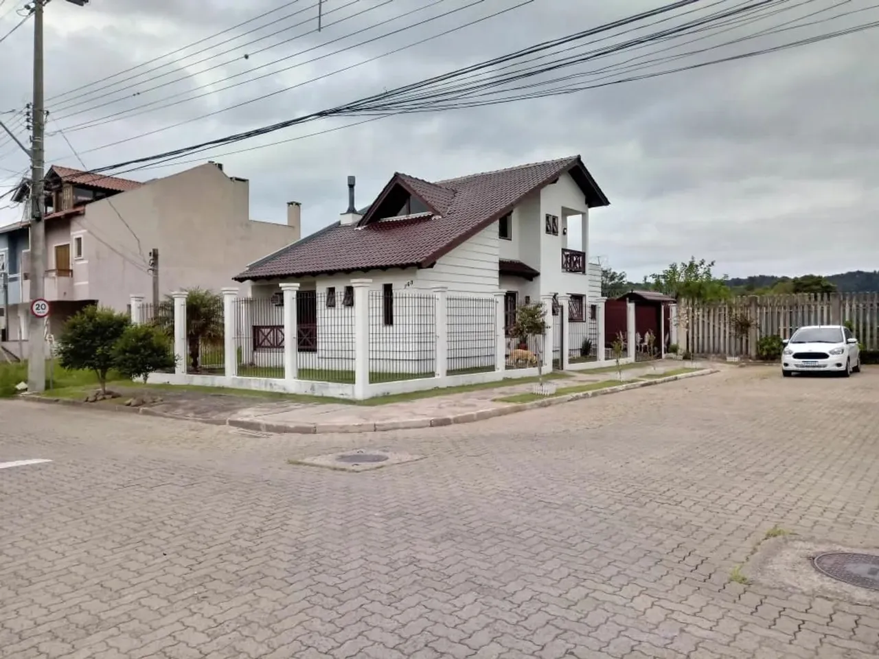 Casa em Rua Guatambu - Hípica - Porto Alegre/RS