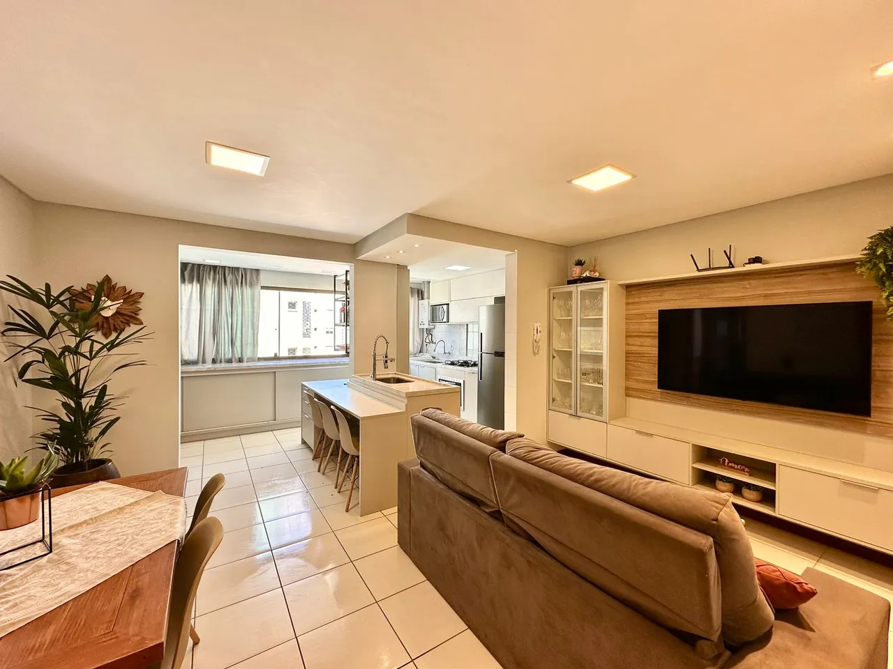 Apartamento mobiliado á venda no Centro de Capão da Canoa!