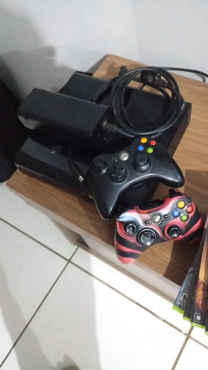Xbox 360 + 2 Controles