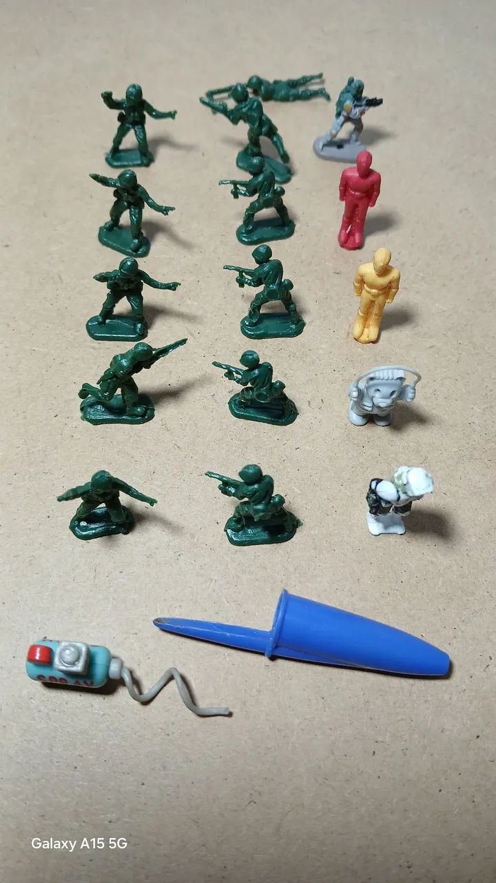 Coleção de miniaturas de soldados, insetos e outros - Foto 2