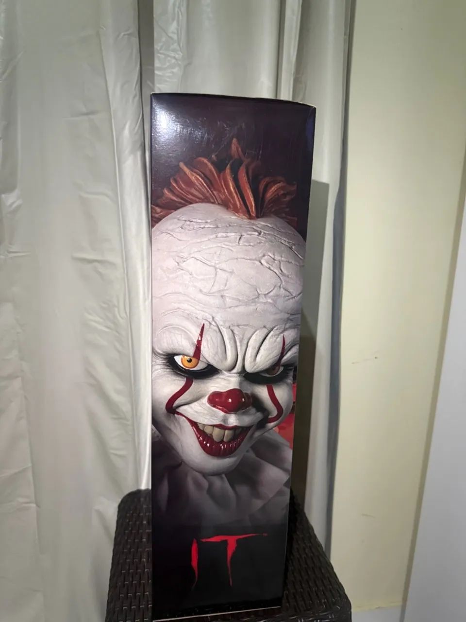 Boneco Pennywise - IT - Mezco - Foto 4