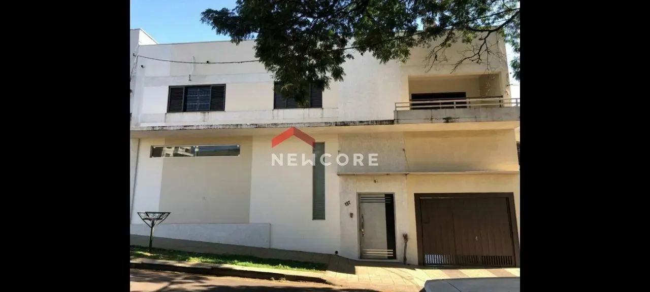 Sobrado em Rua Caramuru - Zona 05 - Maringá/PR