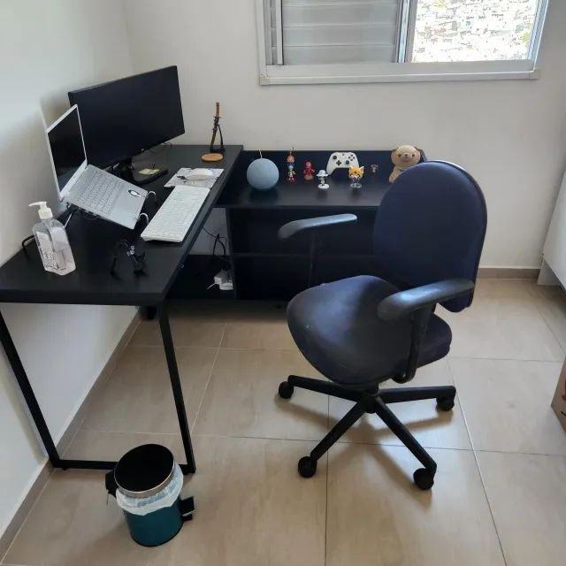 Mesa de escritório em L preta (PERFEITO ESTADO)