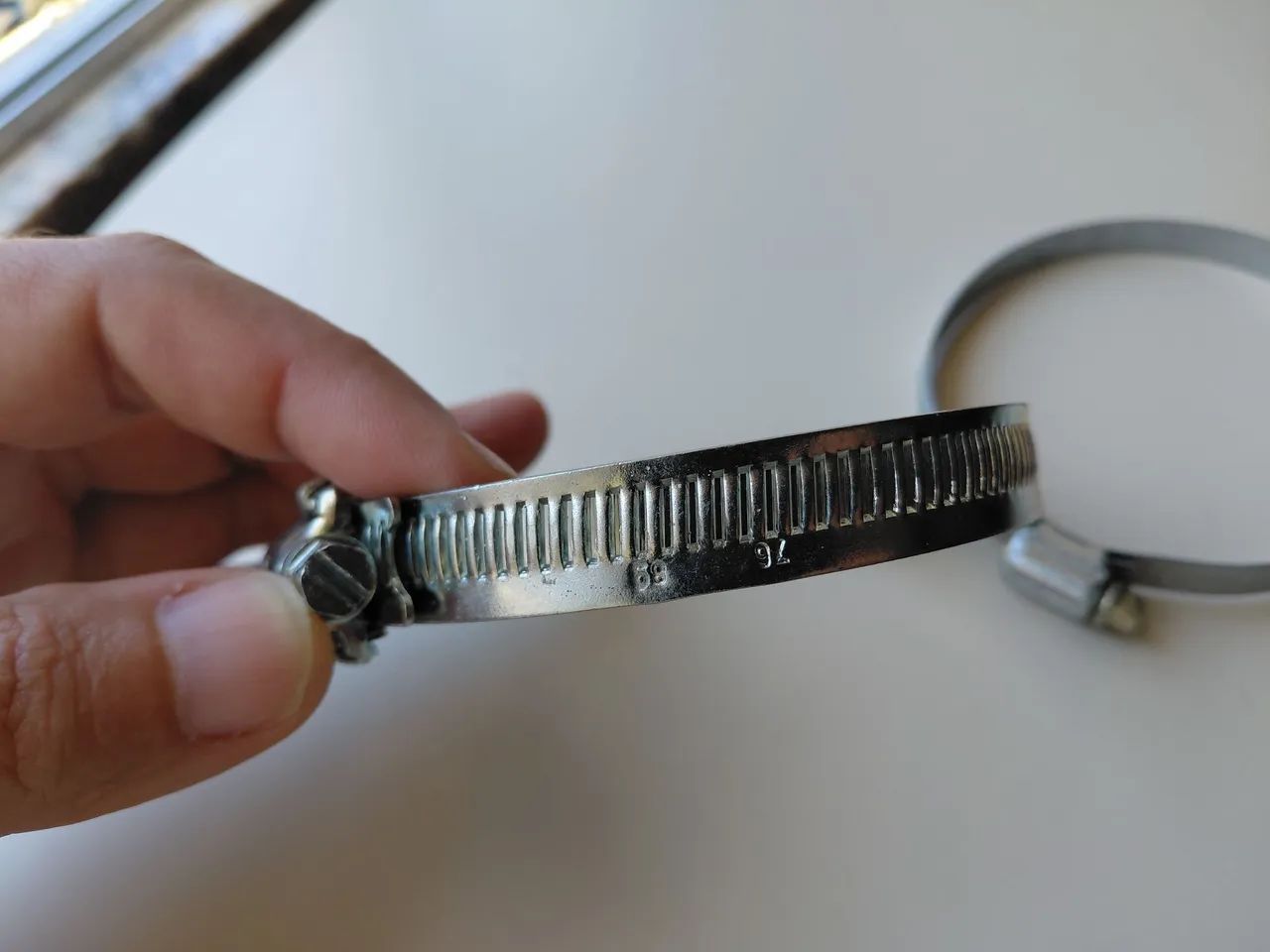 Abraçadeiras metal para dutos de aquecedor ou chaminé de ventilação medidas  69mm á 89mm.