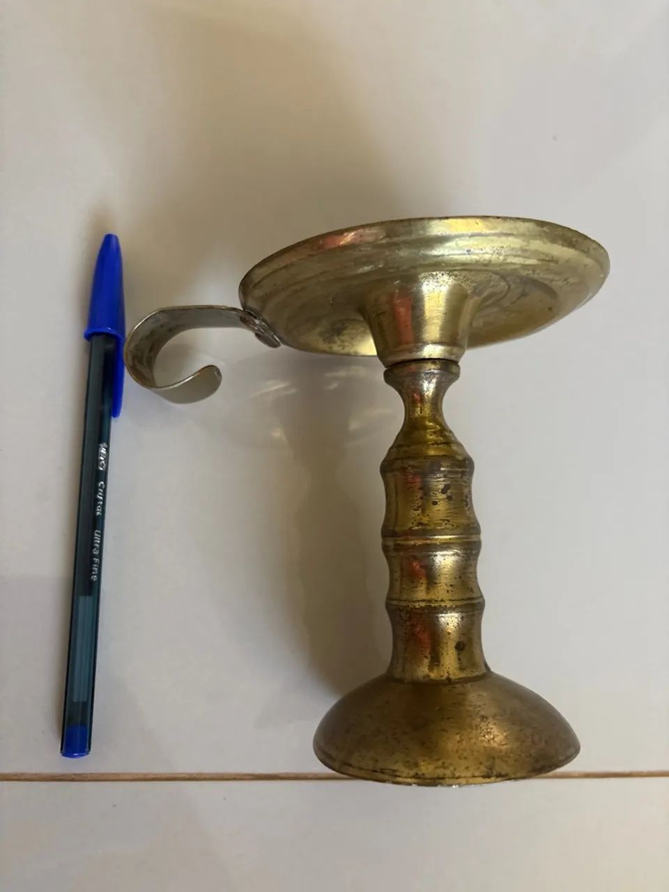 Castiçal de metal dourado com alça (Raridade) - Foto 4
