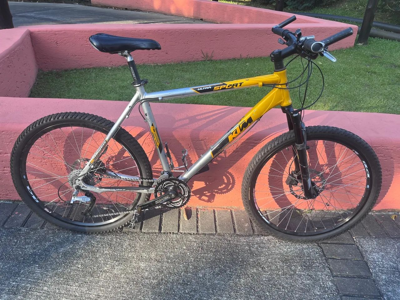 Mountain Bike KTM 27v, freio hidráulico troco menor valor - Foto 2