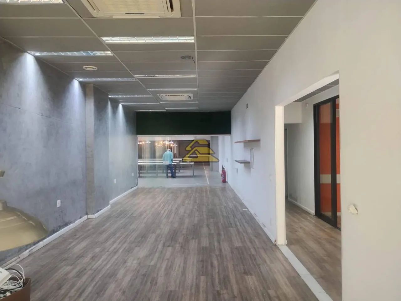 Loja espetacular com 600m² e 11 vagas de garagem, localizada no coração de Botafogo! - Foto 2