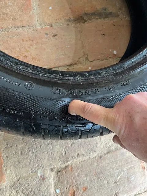 PAR PNEUS COM 5000 KM RODADOS BRAVURIS 4X4 225/55 R 18 98V 1 COM AVARIA E OUTRO SEM AVARIA - Foto 5