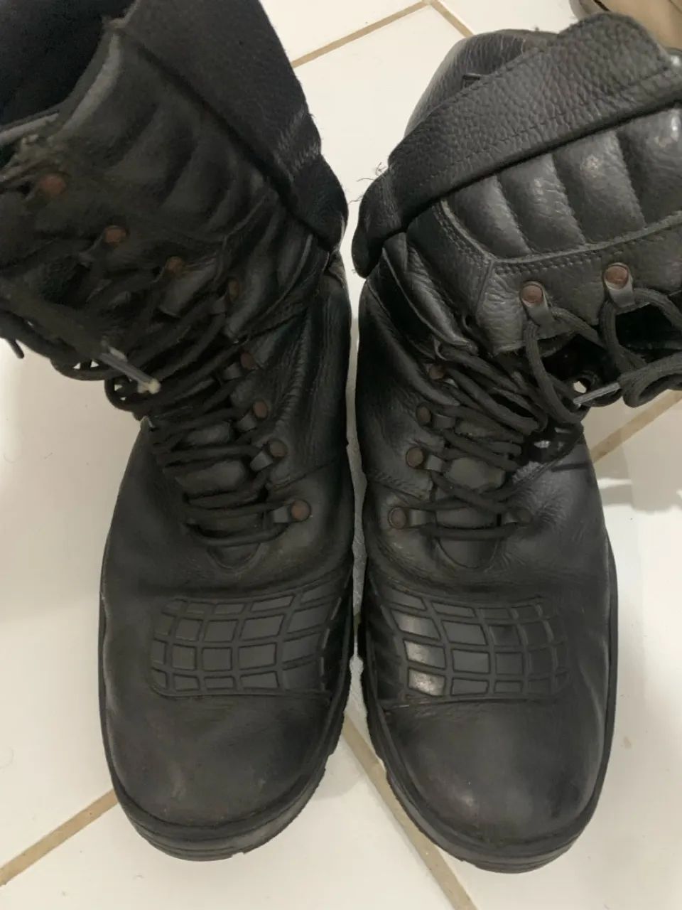 (QUEIMA DE ESTOQUE) Botas de Segurança - Couro Resistente