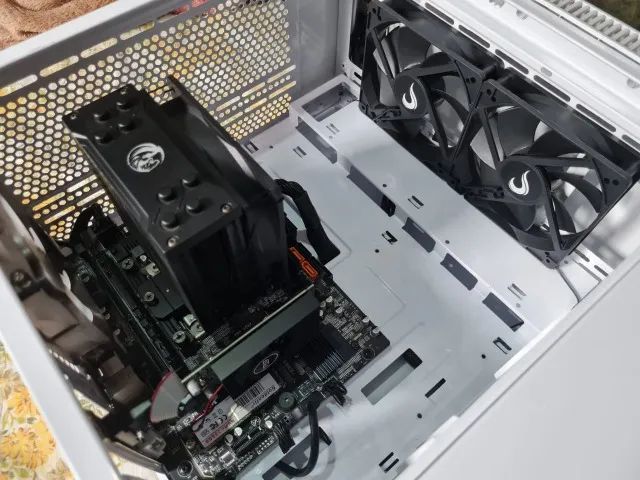 Computador Intel Xeon E5-2620 V3 + 16GB DDR4 + SSD NVMe 256GB