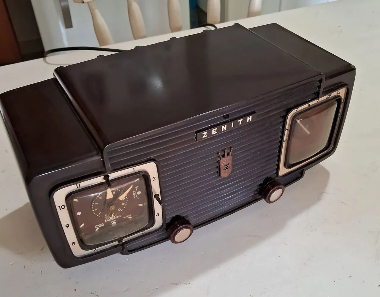 Rádio relógio Zenith valvulado