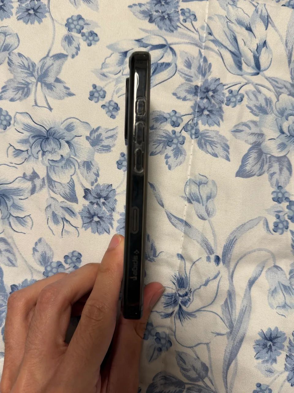 Capa Spigen iPhone 16 Pro - Preta - Foto 4