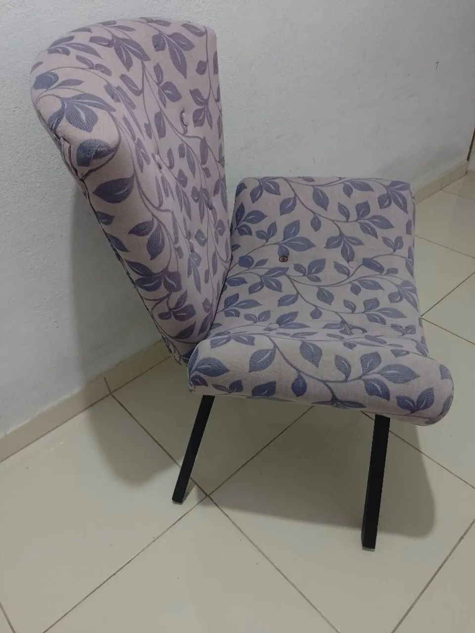 POLTRONA PARA SALA BEM CONSERVADA!64385786506115121