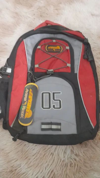 Mochila escolar nova 