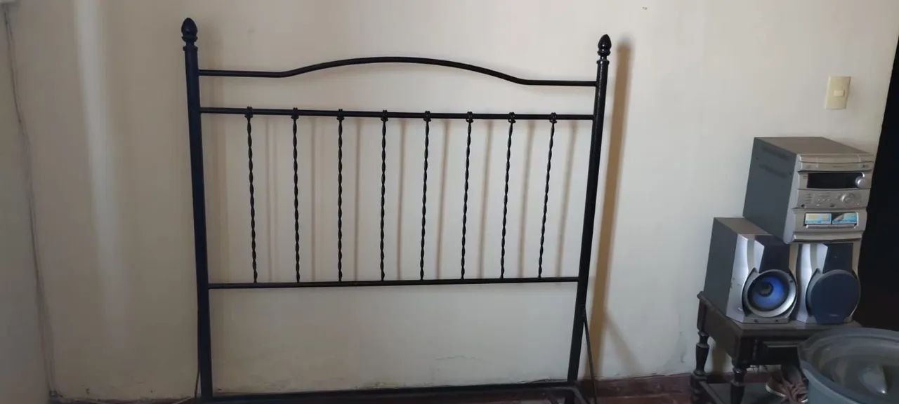 Cabeceira de Cama de Ferro - Rústica e Elegante