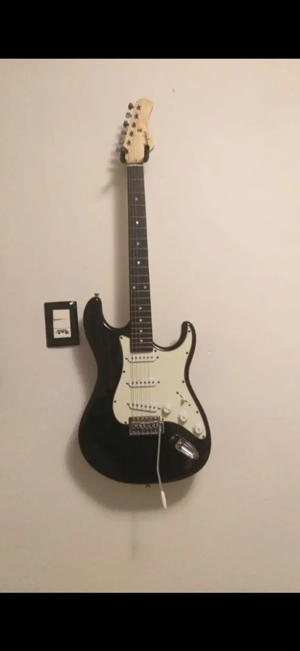 guitarra e cubo semi usada