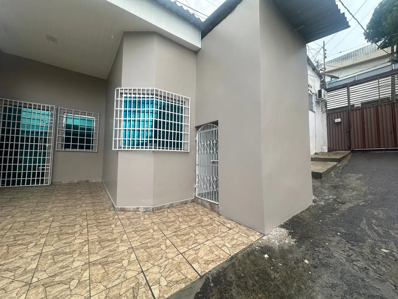 Vende se casa em condomínio fechado manoa próximo ao vitelo
