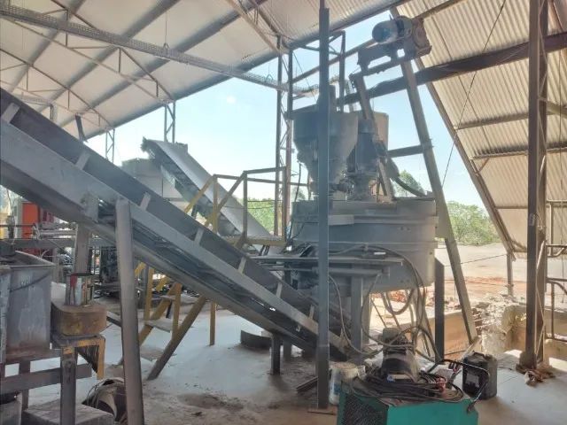LINHA DE PRODUÇÃO DE BLOCOS E PAVERS DE CONCRETO - MISTURADOR, VIBROPRENSAS e PALETIZADORA - Foto 5