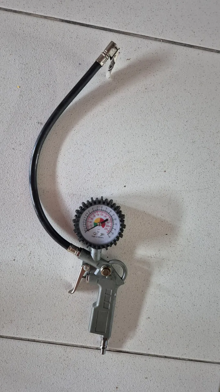 Medidor/Inflador de Pneus Profissional com Manômetro