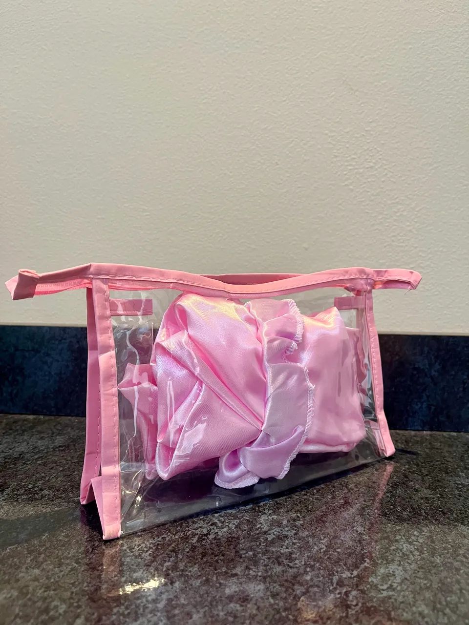 Kit Touca de Cetim + Scrunchie + Nécessaire - Lembrança perfeita para presente - Foto 3