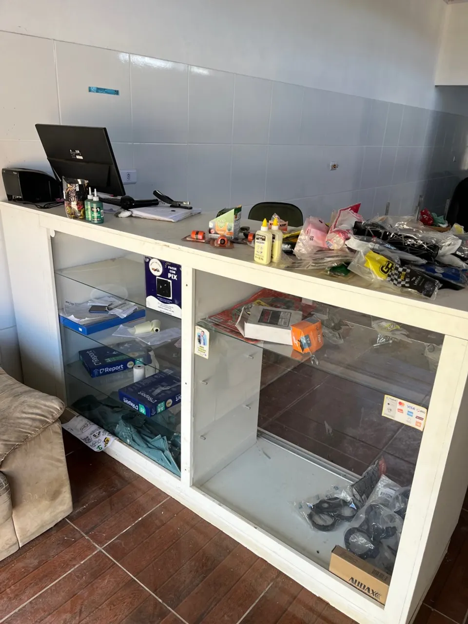Balcão Comercial com Vidro e Gavetas