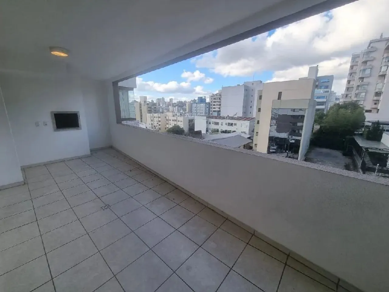 Excelente apartamento localizado no Bairro São Pelegrino! Conta com 02 dormitórios (sendo
