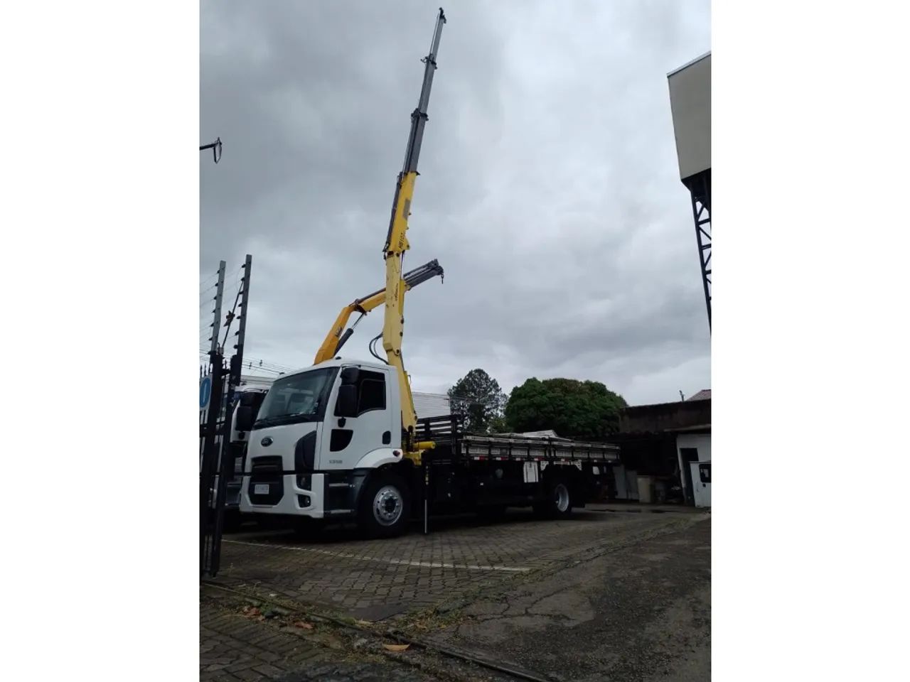 Ford Cargo 1319 2013 - Foto 4