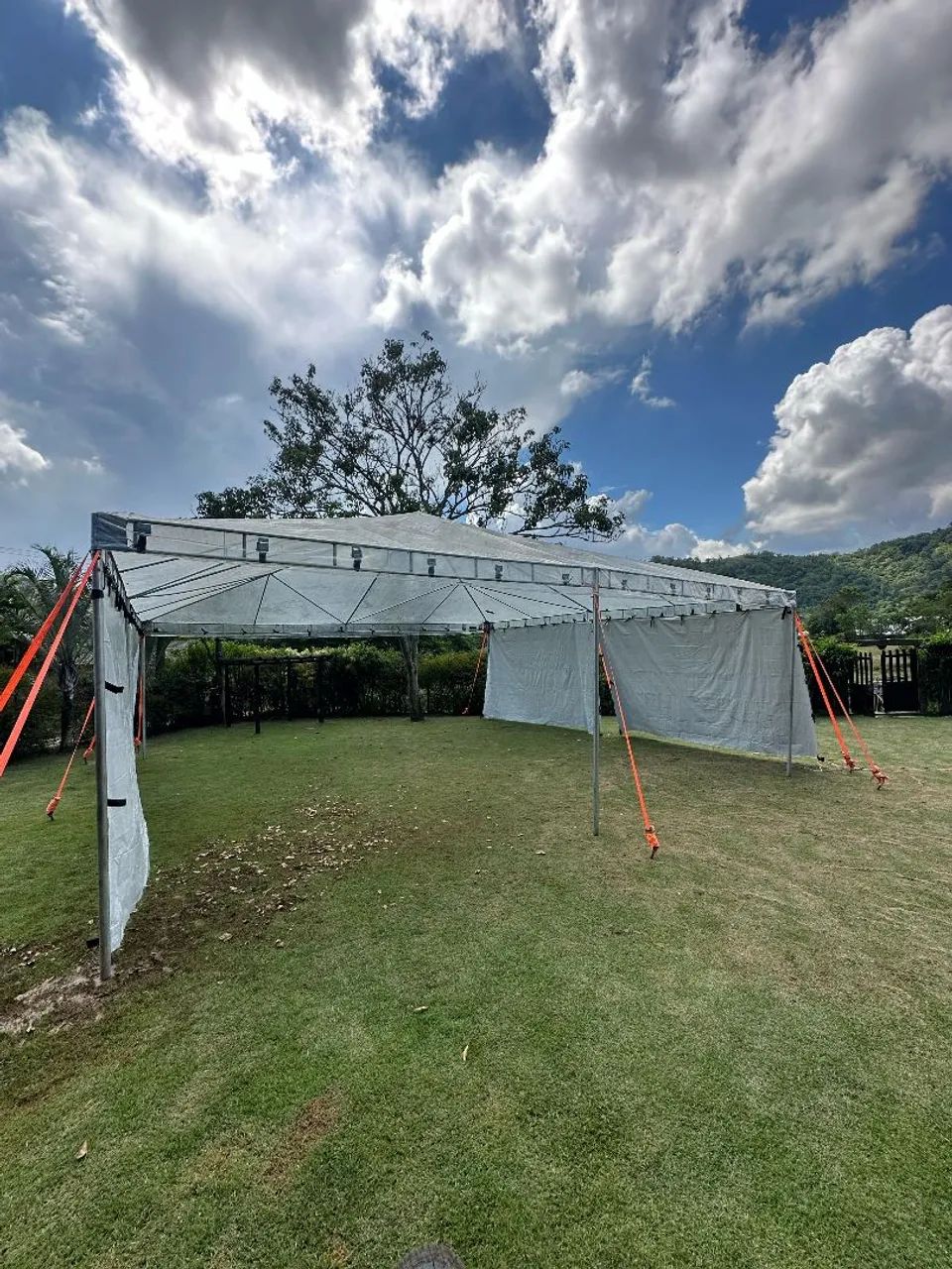 VENDA DE TENDA PIRAMIDAL (NOVA)