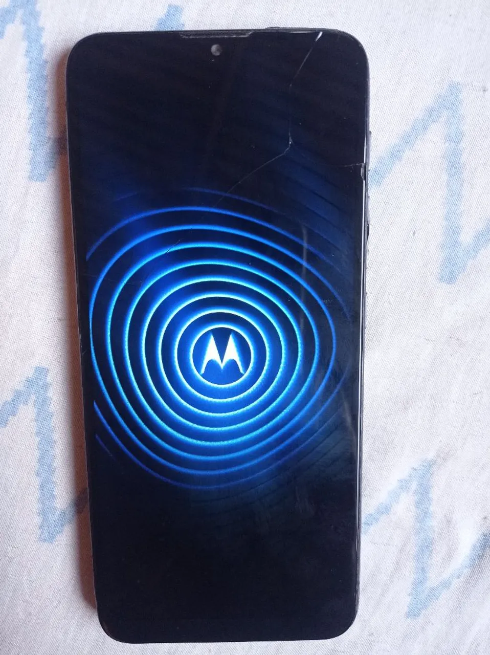 Celular moto E20