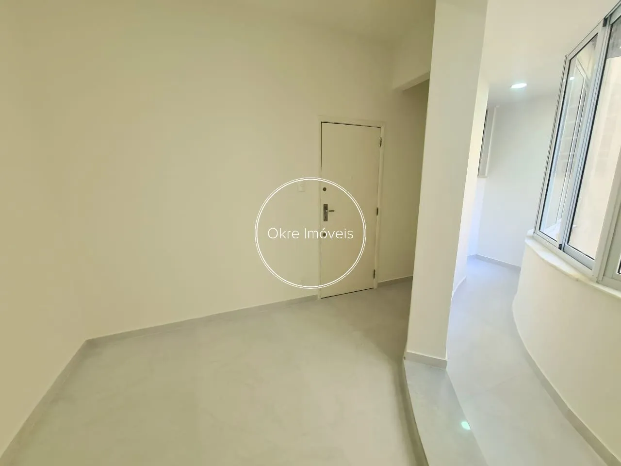 quarto e sala com varanda à venda no Catete