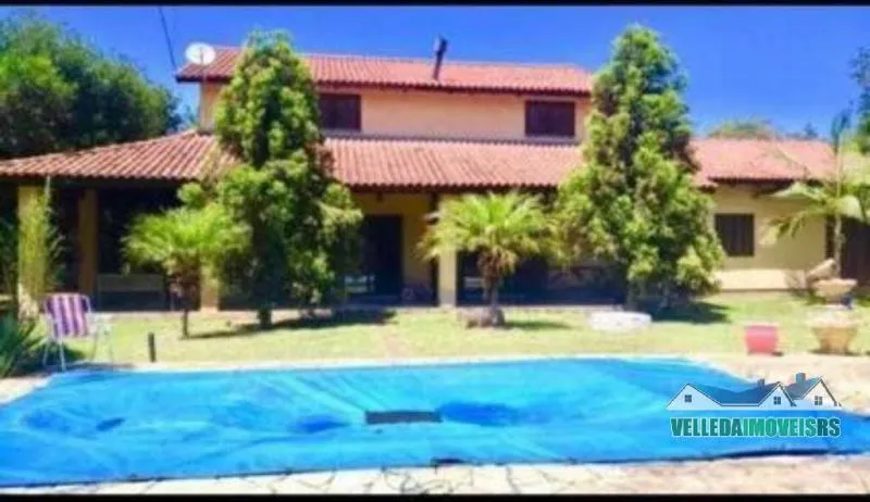 Velleda oferece encantador sítio para quem busca o melhor de Águas Claras, com casa, pisci
