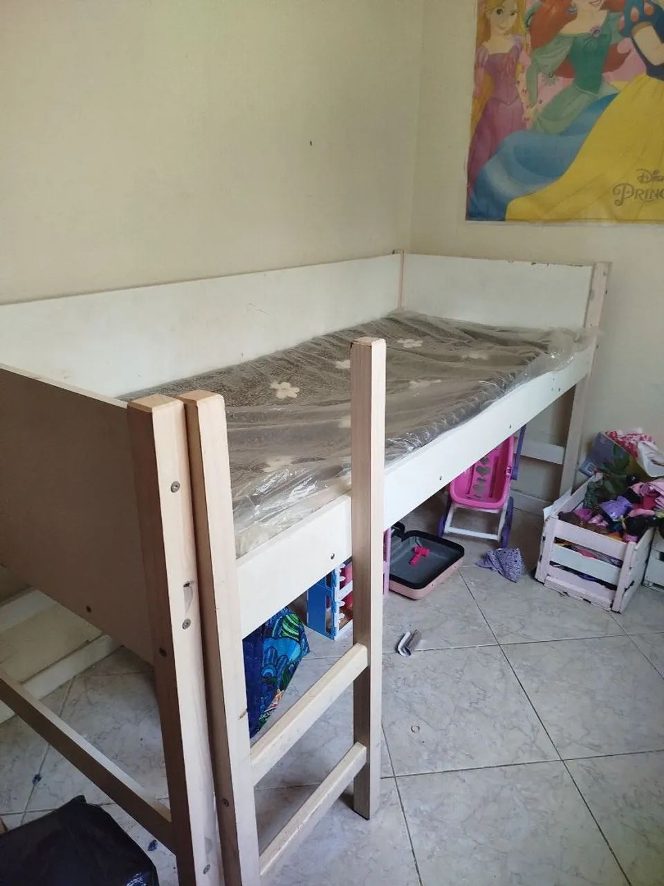 Cama suspensa com escorregador 64276673852161123