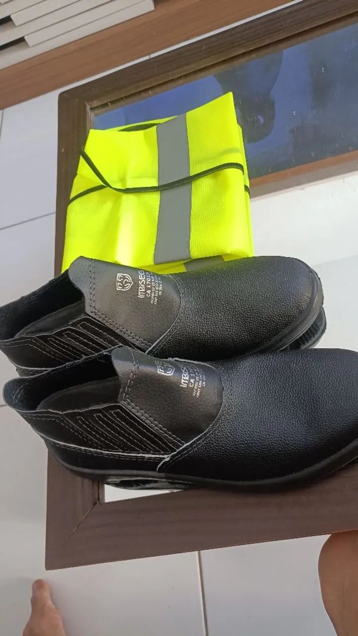 Bota para trabalha e colete refletivo 