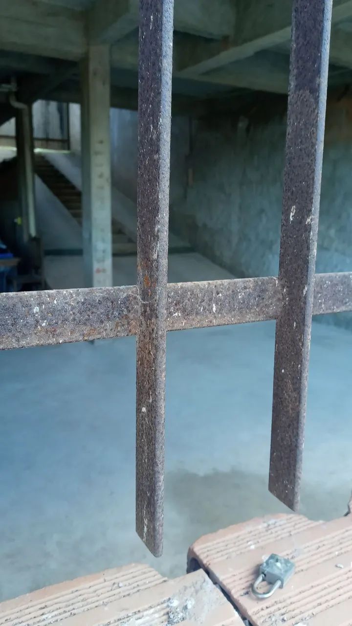 Selling iron grille measuring 1.00 m x 1.35 m in height, made of flat bar 1/4" (6.35 mm)