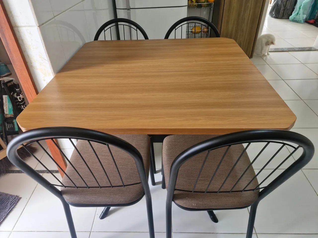 Desapego! Mesa quadrada e 4 cadeiras - Foto 3