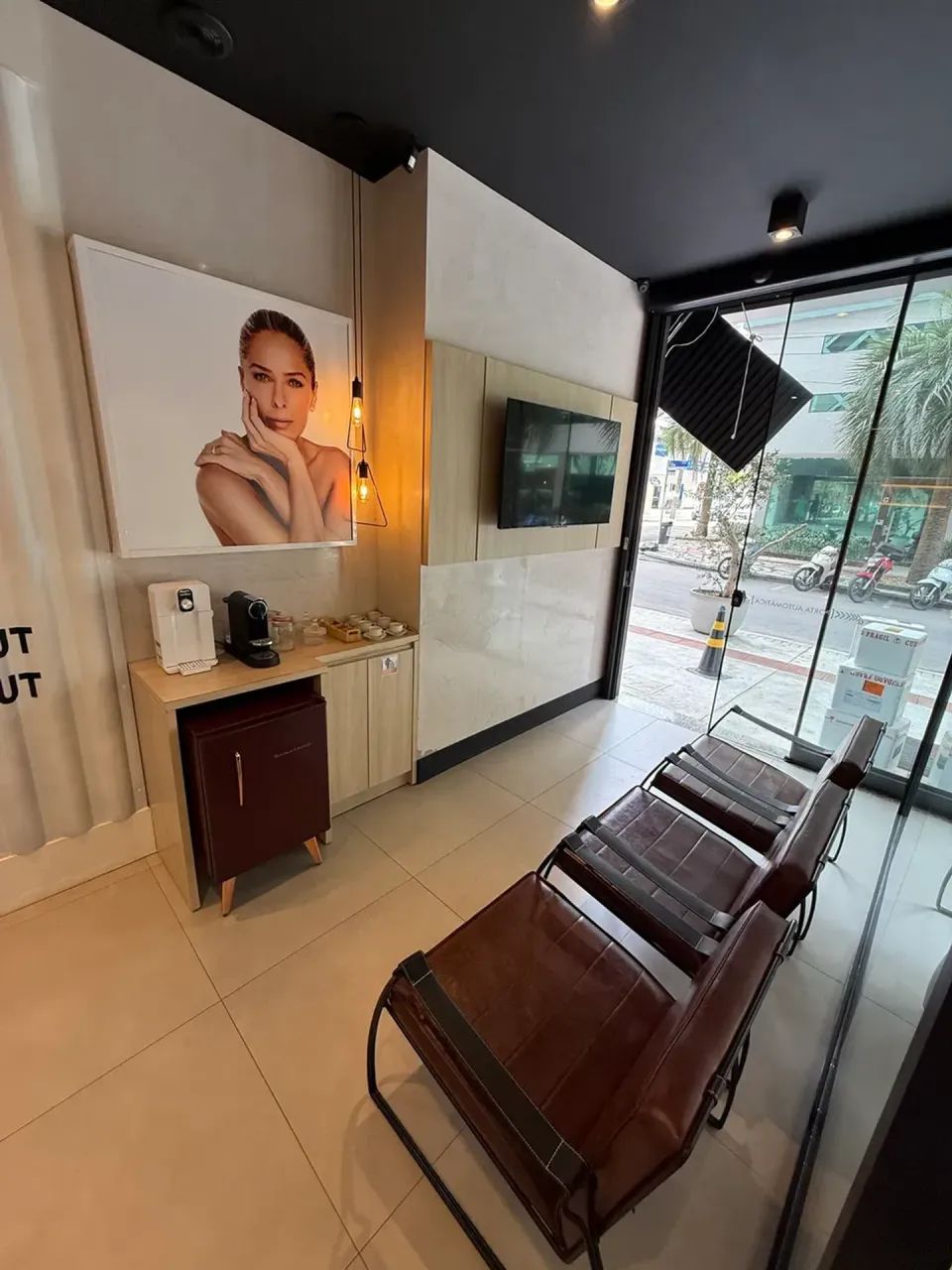 Sala Comercial 100 m² Mobiliada para Estética  Centro BC  2ª quadra do mar - Foto 2