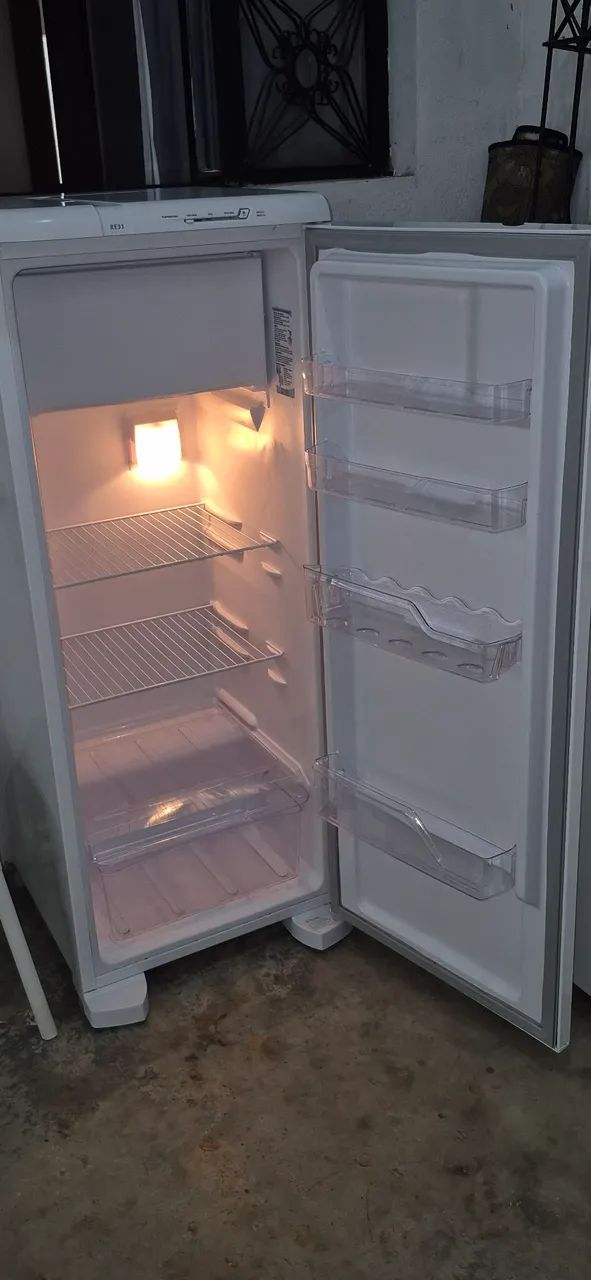 GELADEIRA ELECTROLUX 240L - Foto 4