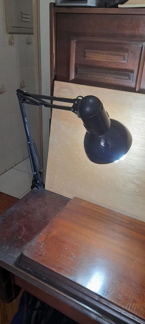 Luminária metálica de mesa, articulada  - Foto 6