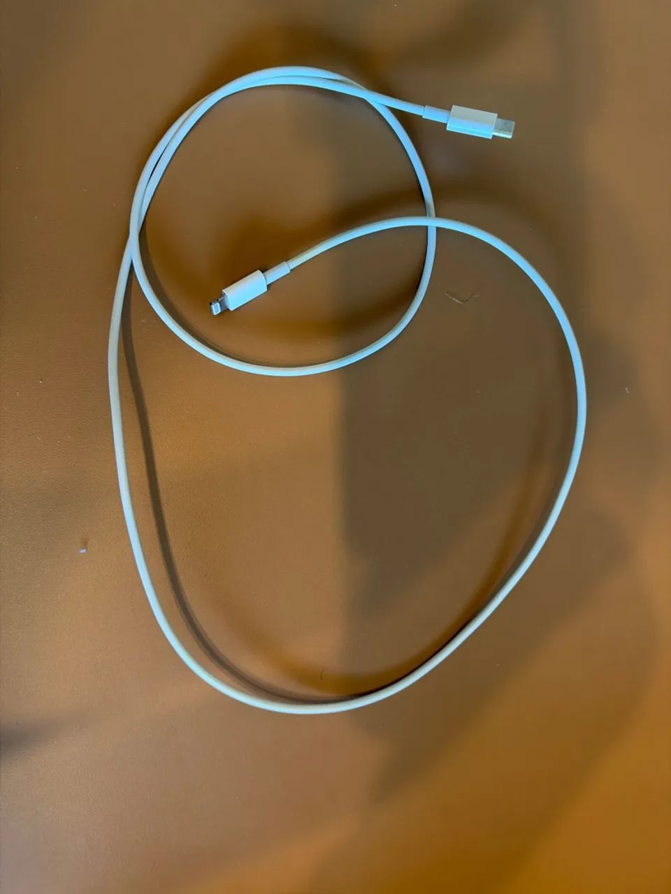 iPhone 13 256gb Branco + capa spigen + cabo lightning - Foto 4