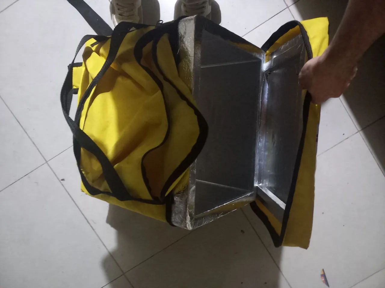 Vendo bag amarelo ótimo estado - Foto 3