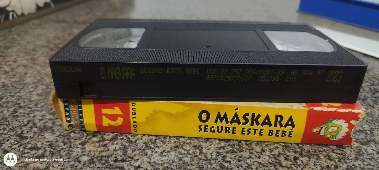 Fita vhs o maskara segure este bebê 