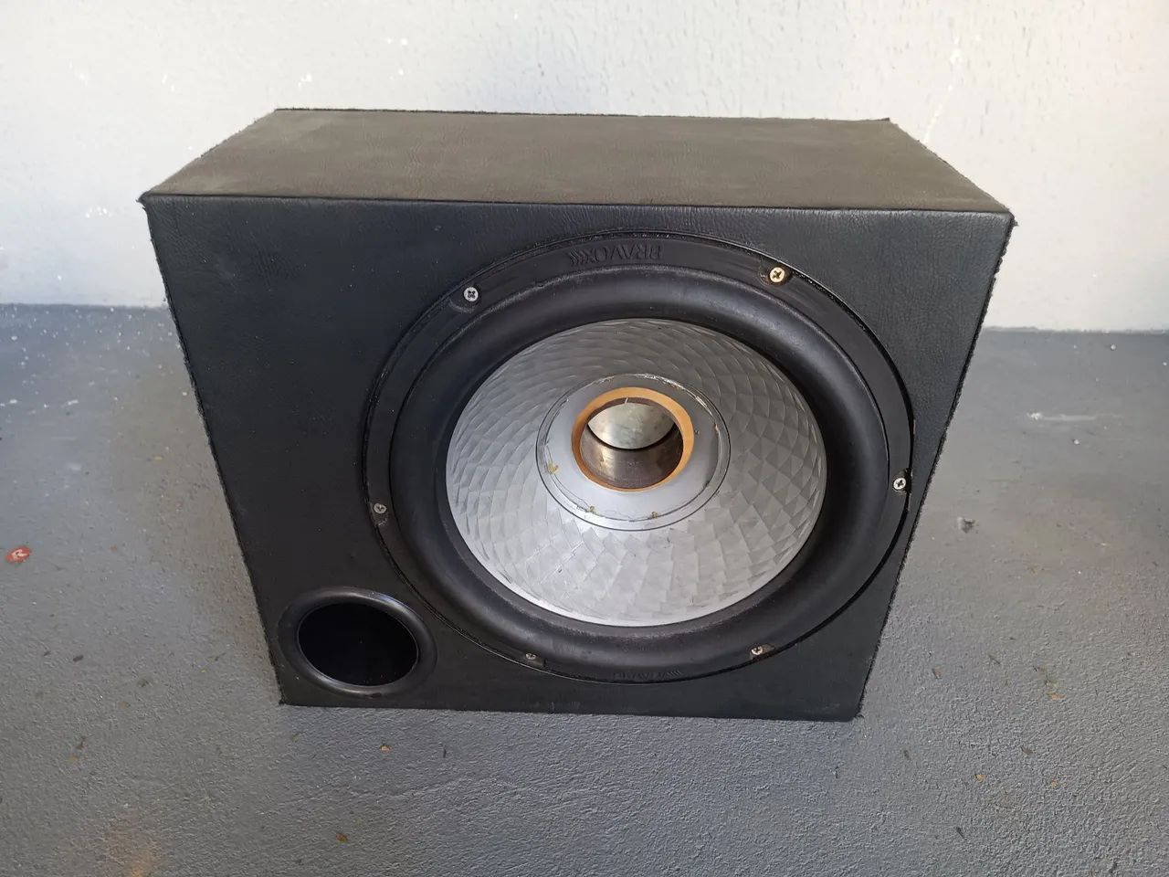 Caixa dutada com subwoofer Bravox de 12 