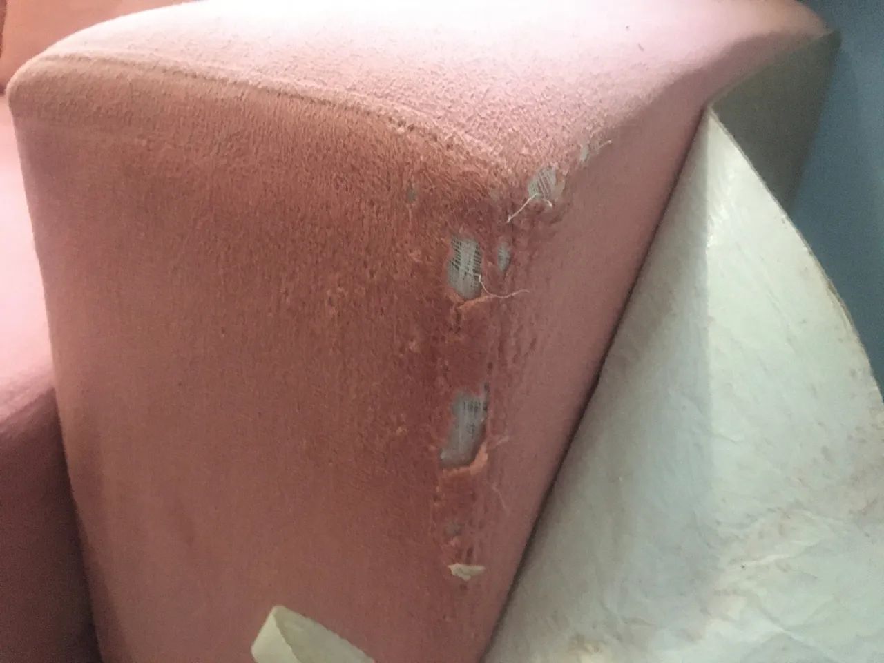 Vendo sofá rosa 3 lugares - Foto 5