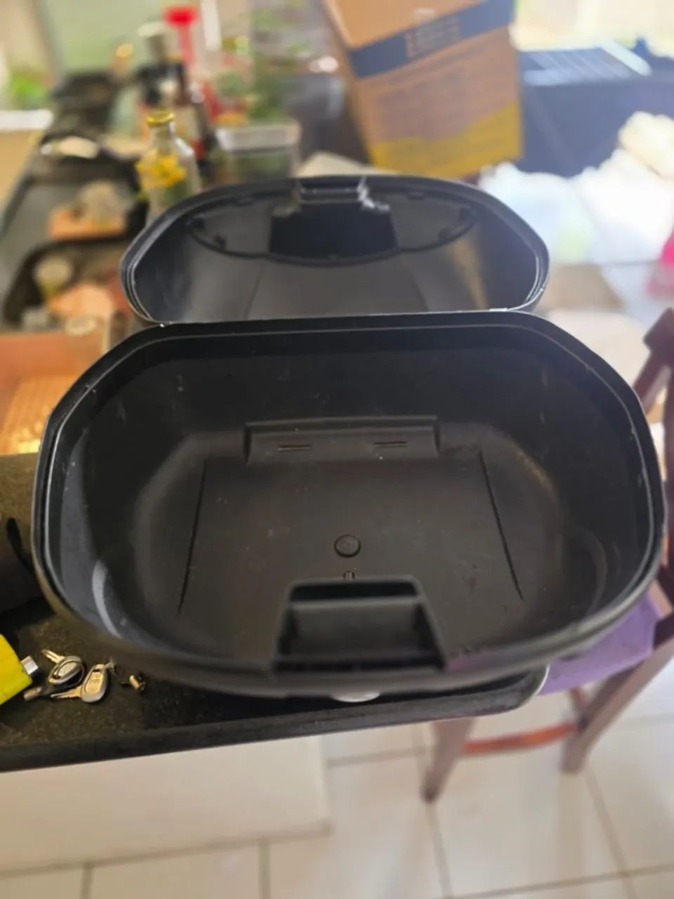 Baú moto Givi 45 L - Completo, com chave reserva + BRINDE! - Foto 4