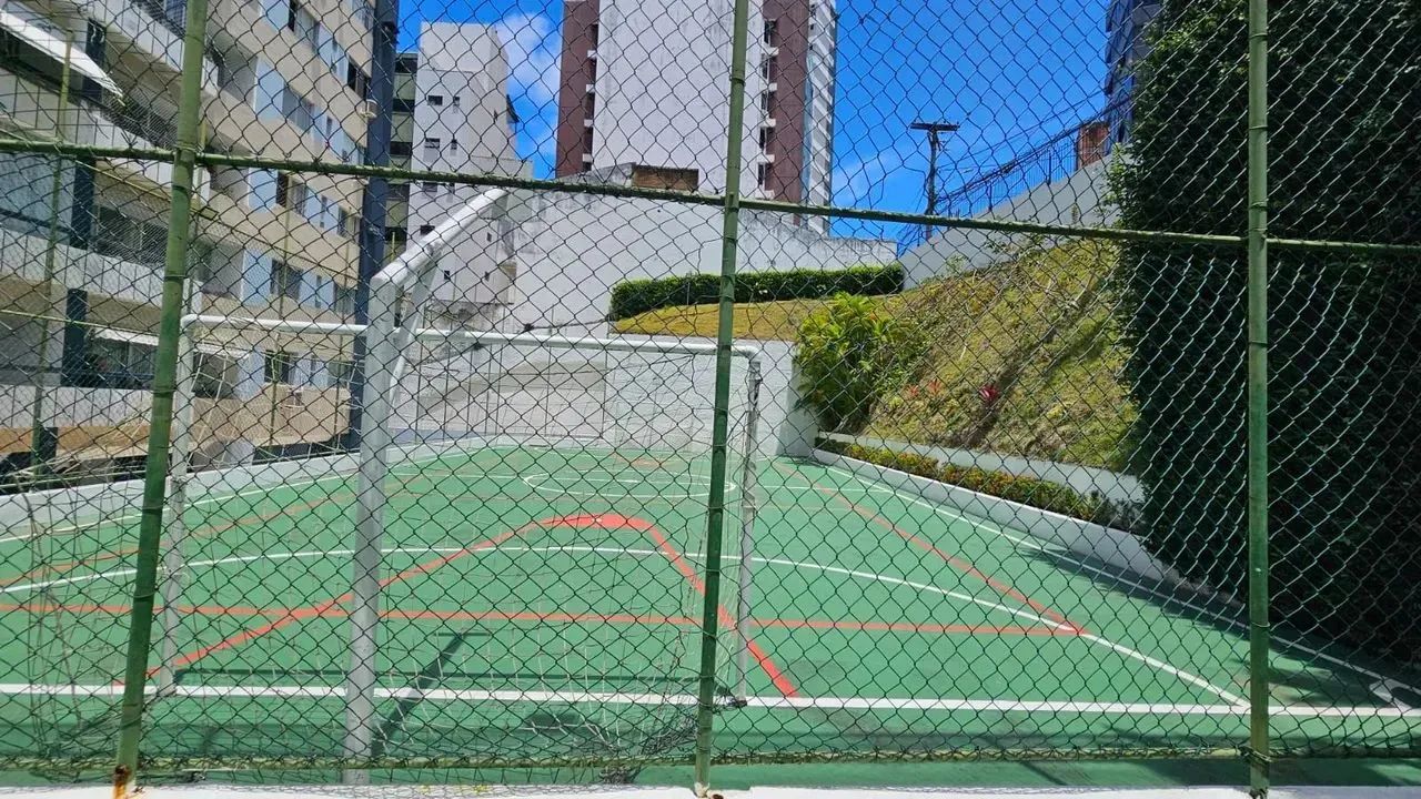 Vendo apartamento com três quartos na melhor localização do Caminho  das Árvores. - Foto 7