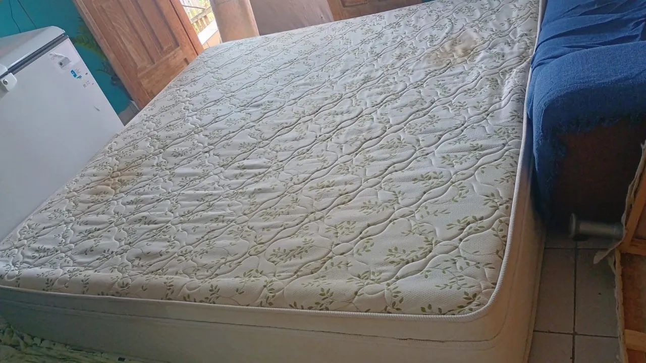 Vende-se cama box King zise  - Foto 2