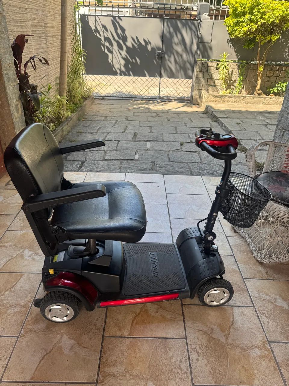 Quadriciclo elétrico para mobilidade de idosos