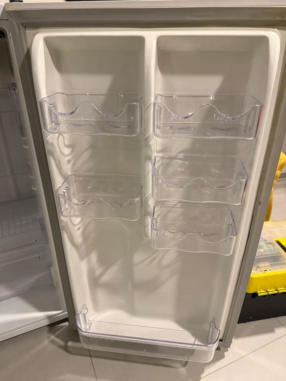 Vendo Frigobar 90l Electrolux com controle de temperatura  - Foto 2